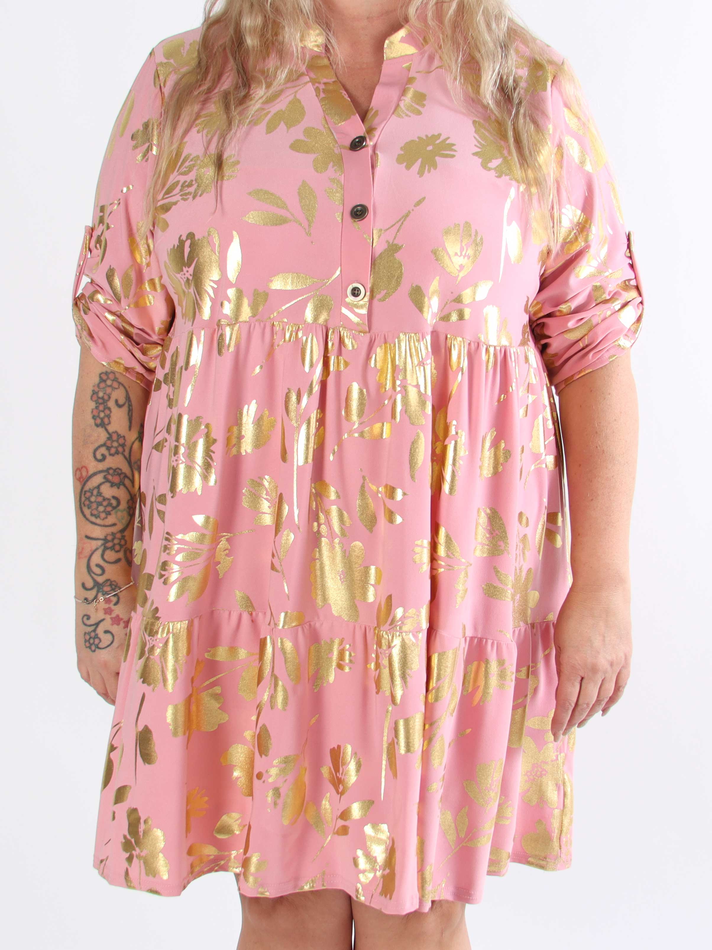 Milano Gold Flower Midi - Plus size kjole med guld blade og lag på lag look
